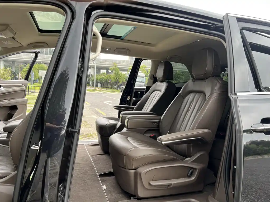 Viloran 330 TSI Luxury