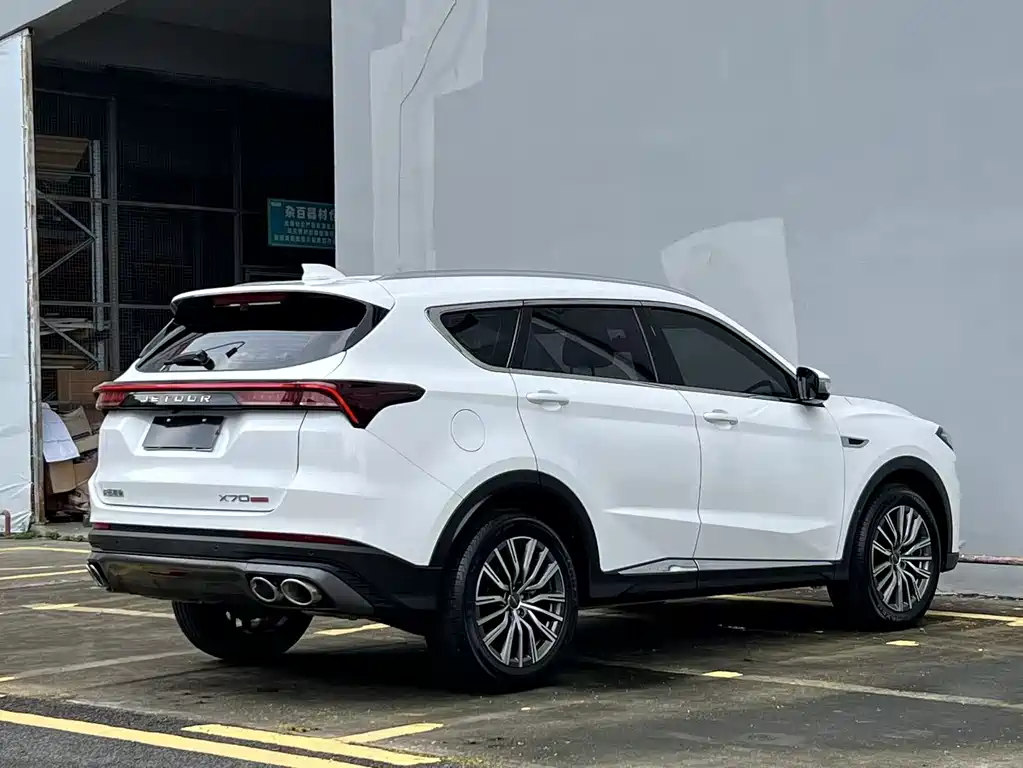 Jetour X70 PLUS 1.6 T DCT Strong 5-seat