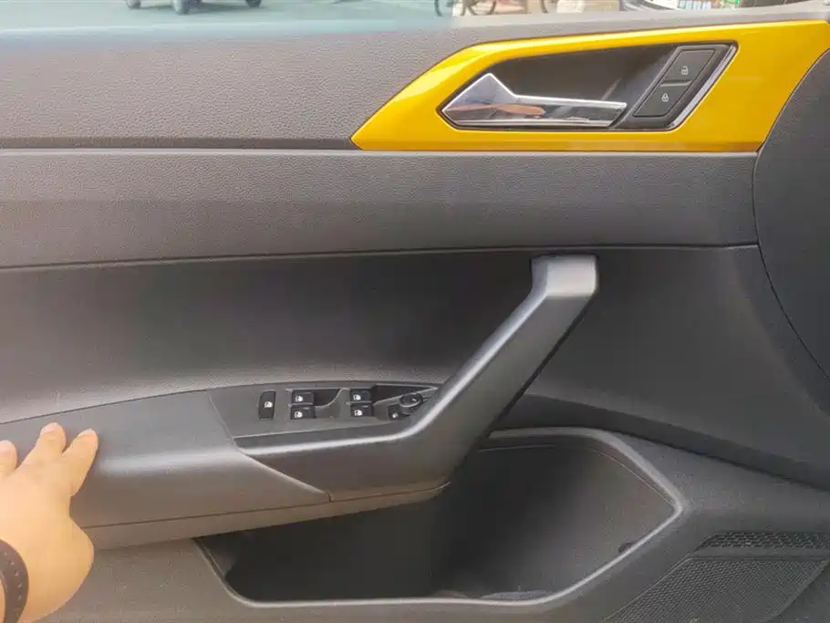 Polo Polo 2023款 改款 Plus 1.5 L 自动炫彩科技版