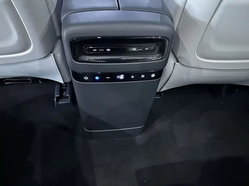 Voyah Dreamer PHEV 4 WD Flagship Qiankun