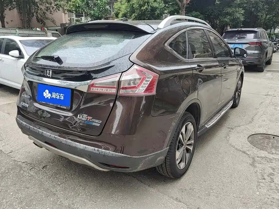 URX 6 SUV 1.8 T Fashion