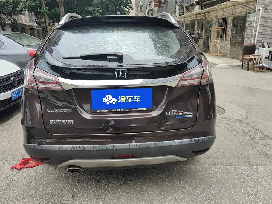 URX 6 SUV 1.8 T Fashion