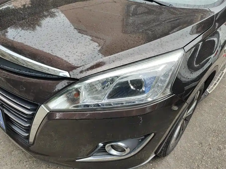 URX 6 SUV 1.8 T Fashion