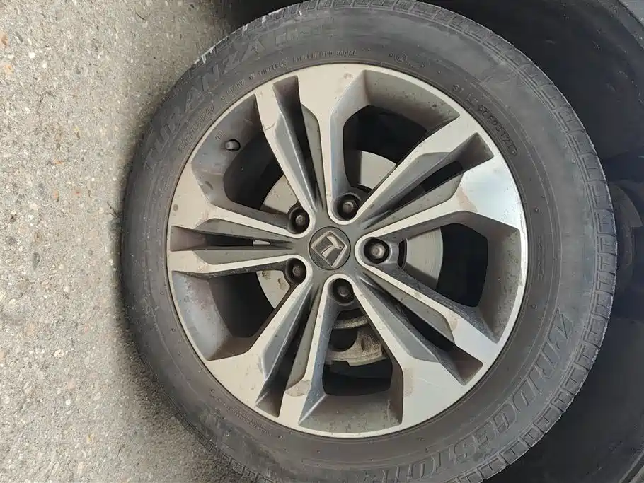 URX 6 SUV 1.8 T Fashion