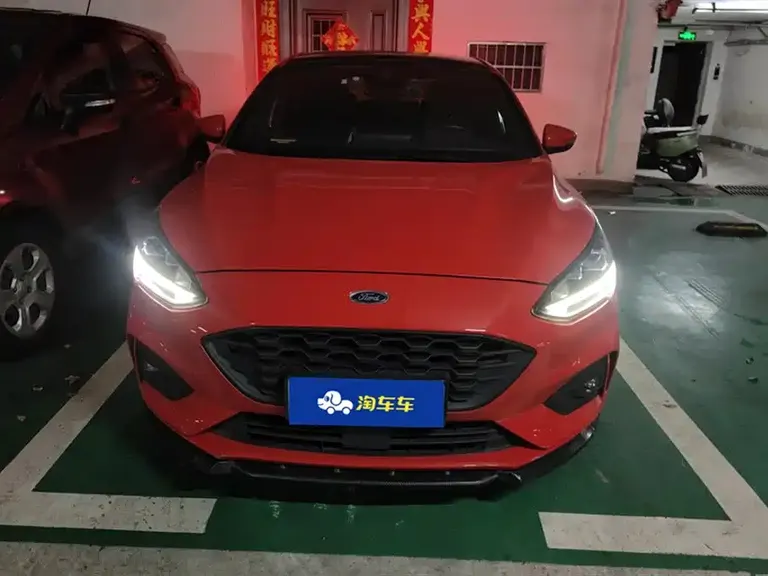 Ford Focus Hatchback EcoBoost 180 Auto ST Line