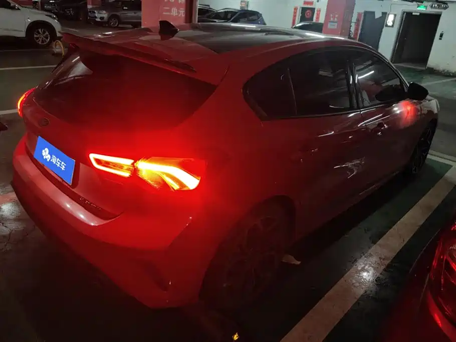 Focus Hatchback EcoBoost 180 Auto ST Line