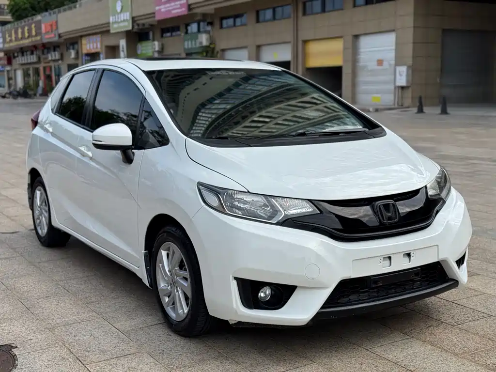 Fit 1.5 L SES CVT Fashion Sunroof