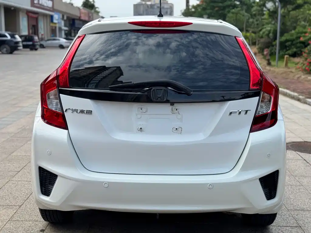 Fit 1.5 L SES CVT Fashion Sunroof