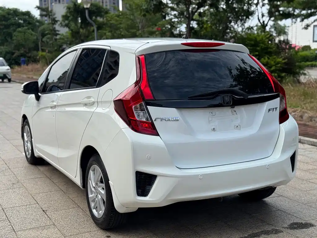 Fit 1.5 L SES CVT Fashion Sunroof