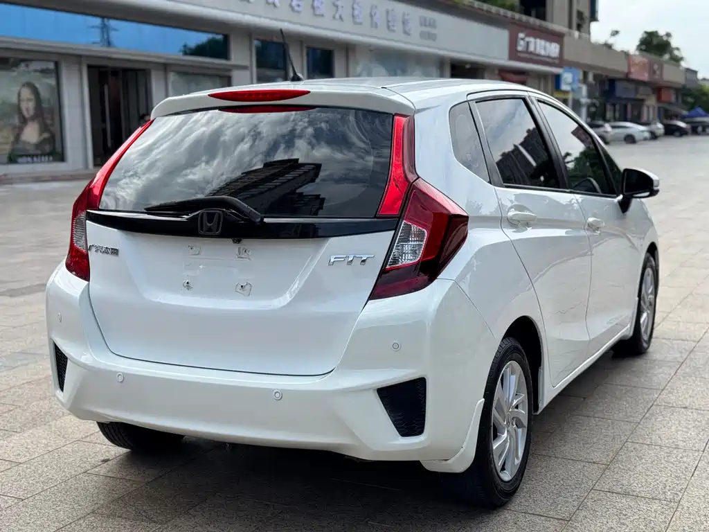 Fit 1.5 L SES CVT Fashion Sunroof