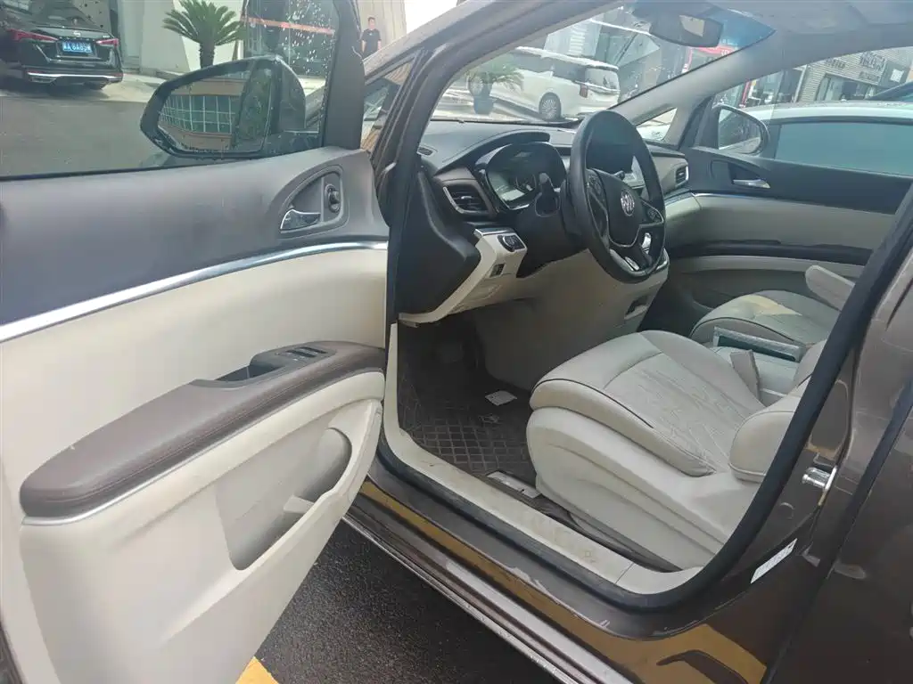 Buick GL8 Land Official Cabin 652 T Luxury