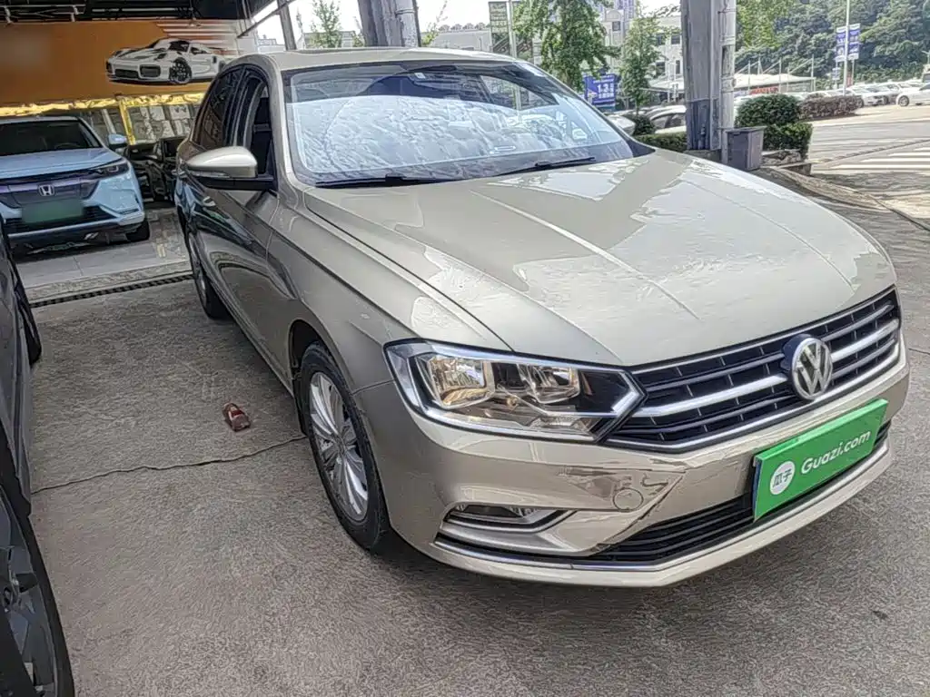 Bora 1.6 L Auto Comfort