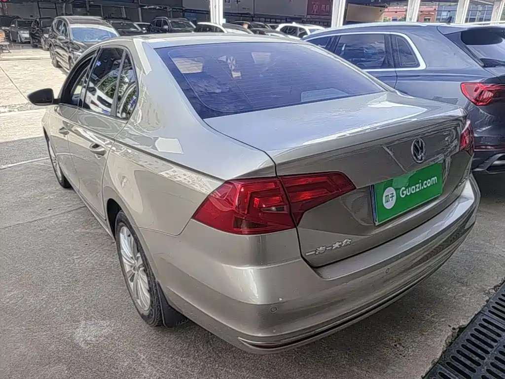 Bora 1.6 L Auto Comfort
