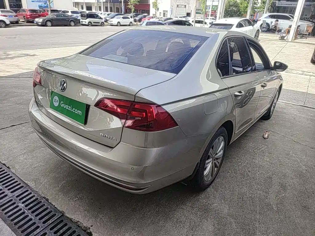Bora 1.6 L Auto Comfort