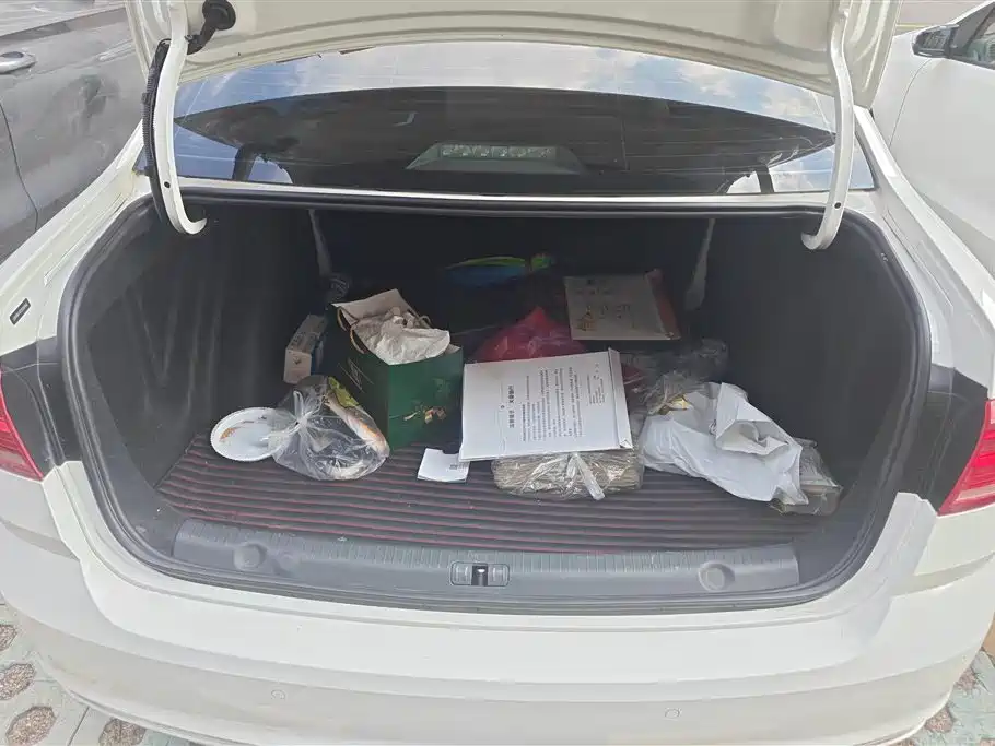 Lavida 1.6 L Auto Style