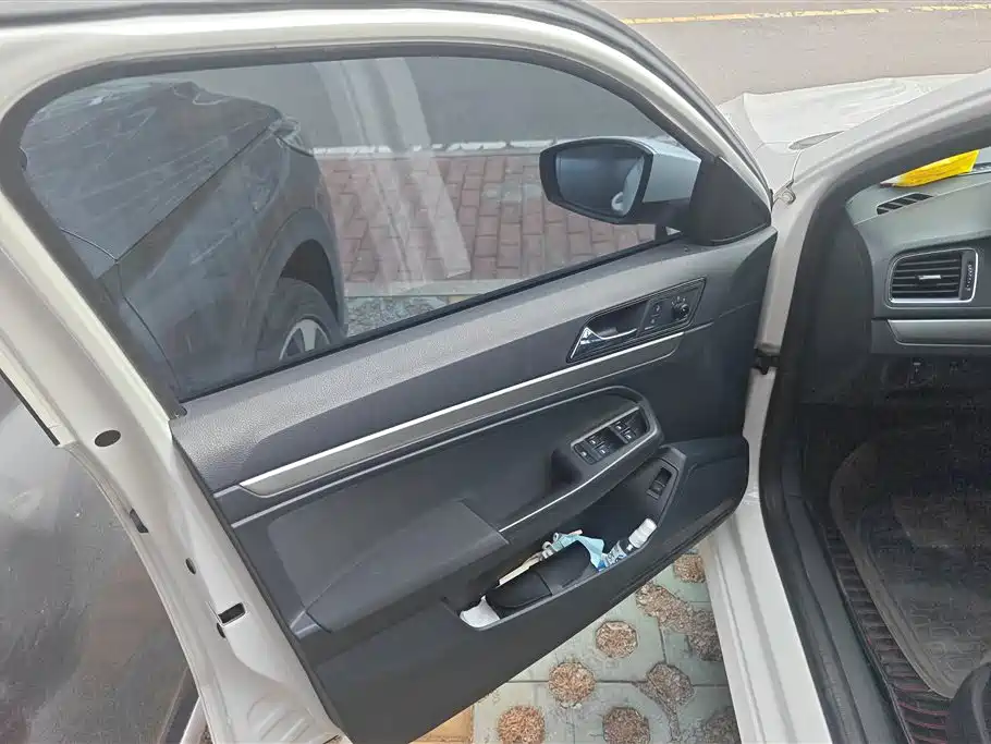 Lavida 1.6 L Auto Style
