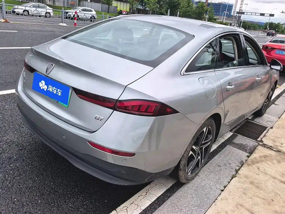 Roewe D7 DMH 125 km Flagship