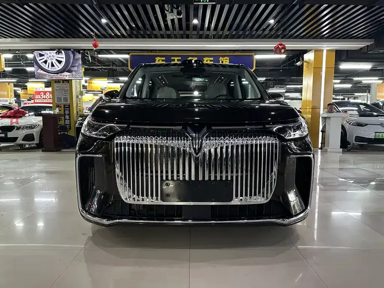 Voyah Dreamer PHEV 4 WD Distinguished Qiankun