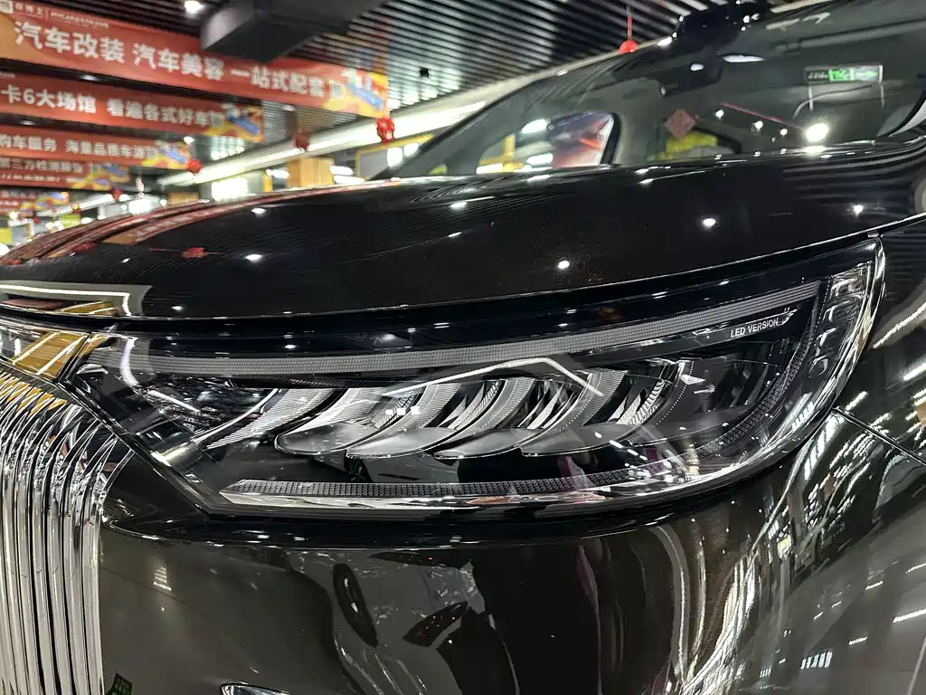Voyah Dreamer PHEV 4 WD Distinguished Qiankun