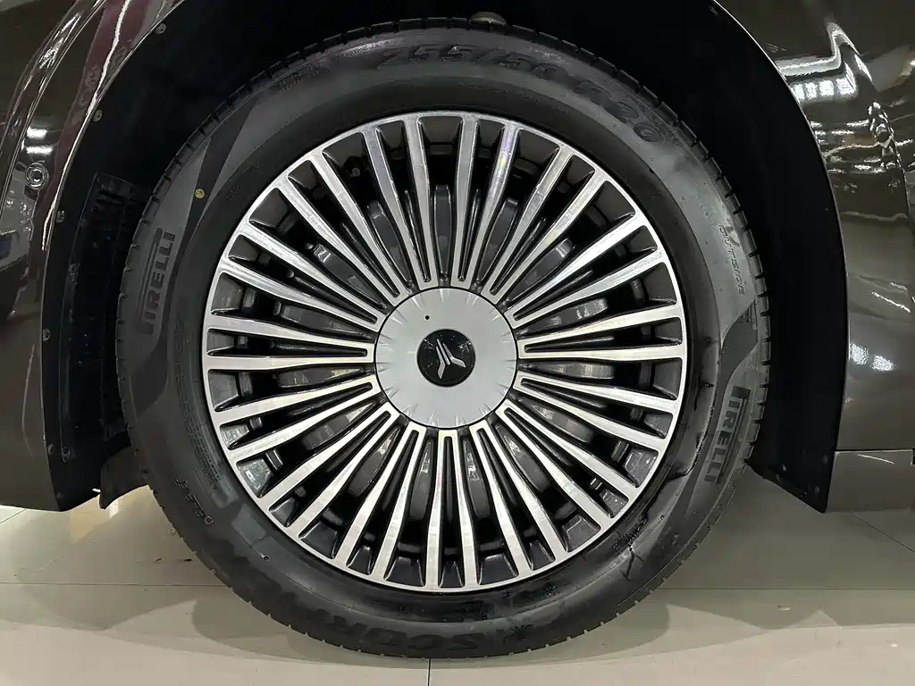 Voyah Dreamer PHEV 4 WD Distinguished Qiankun