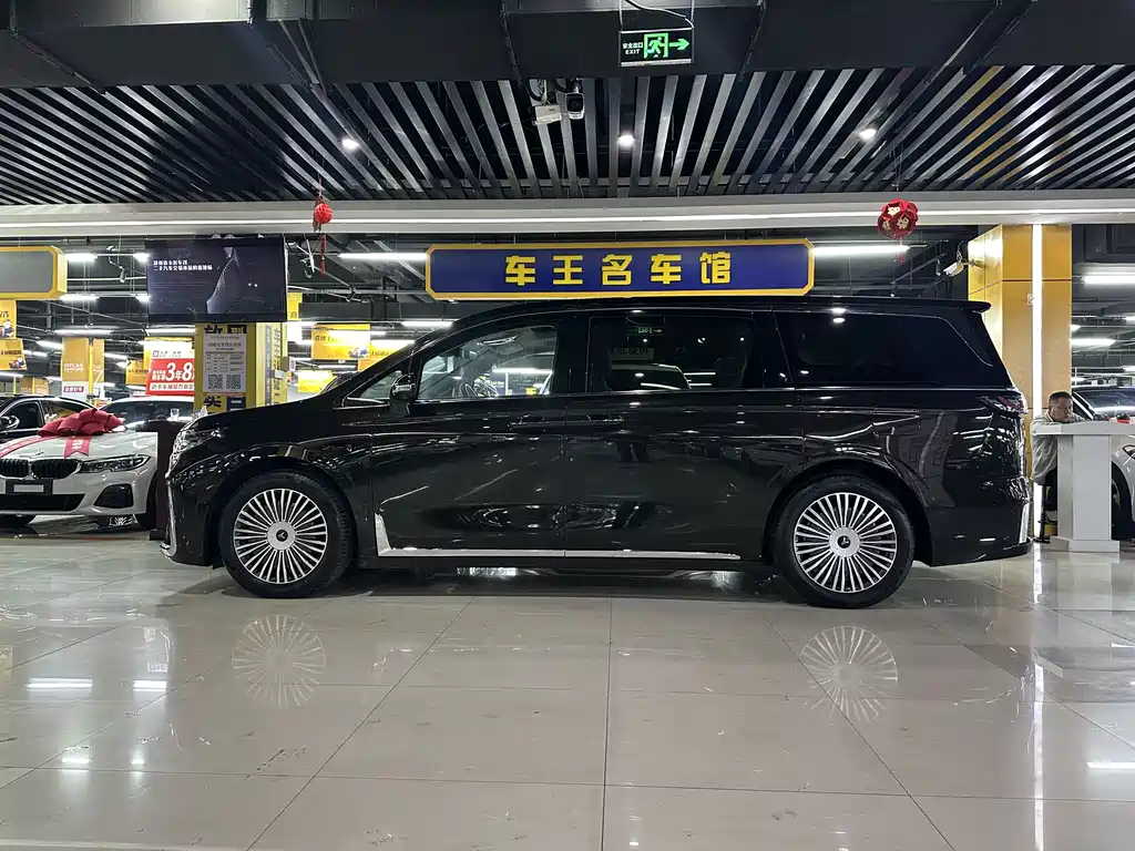 Voyah Dreamer PHEV 4 WD Distinguished Qiankun