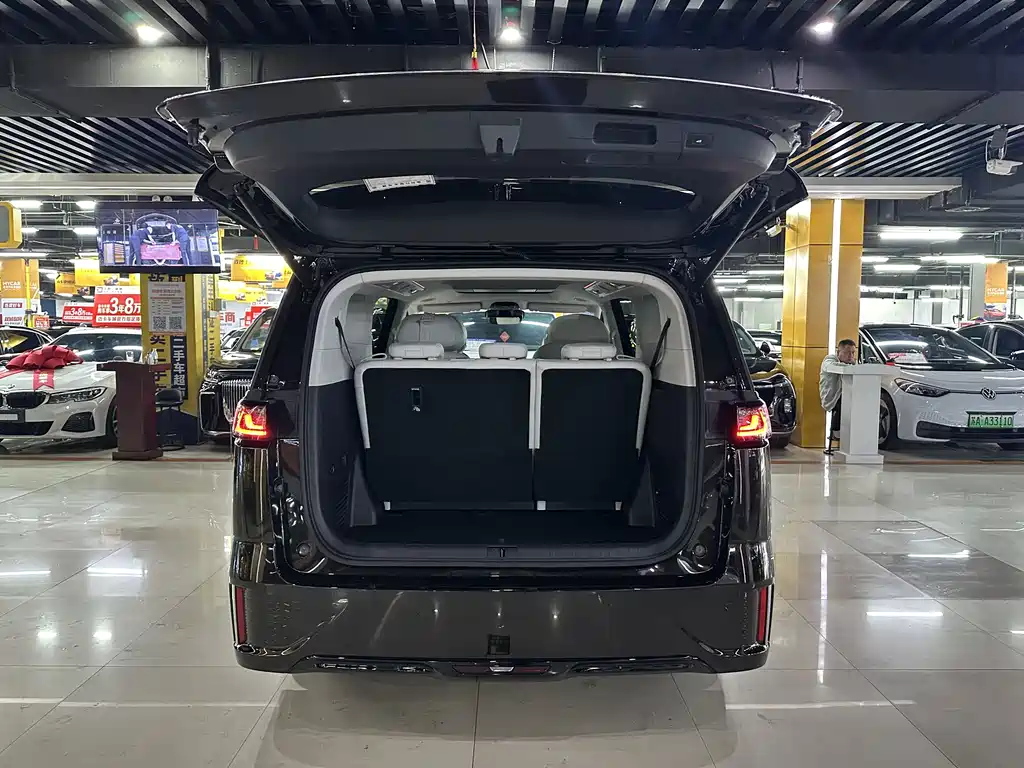 Voyah Dreamer PHEV 4 WD Distinguished Qiankun