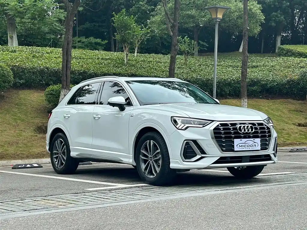 Audi Q3 35 TFSI Fashion Dynamic (1.4 T)