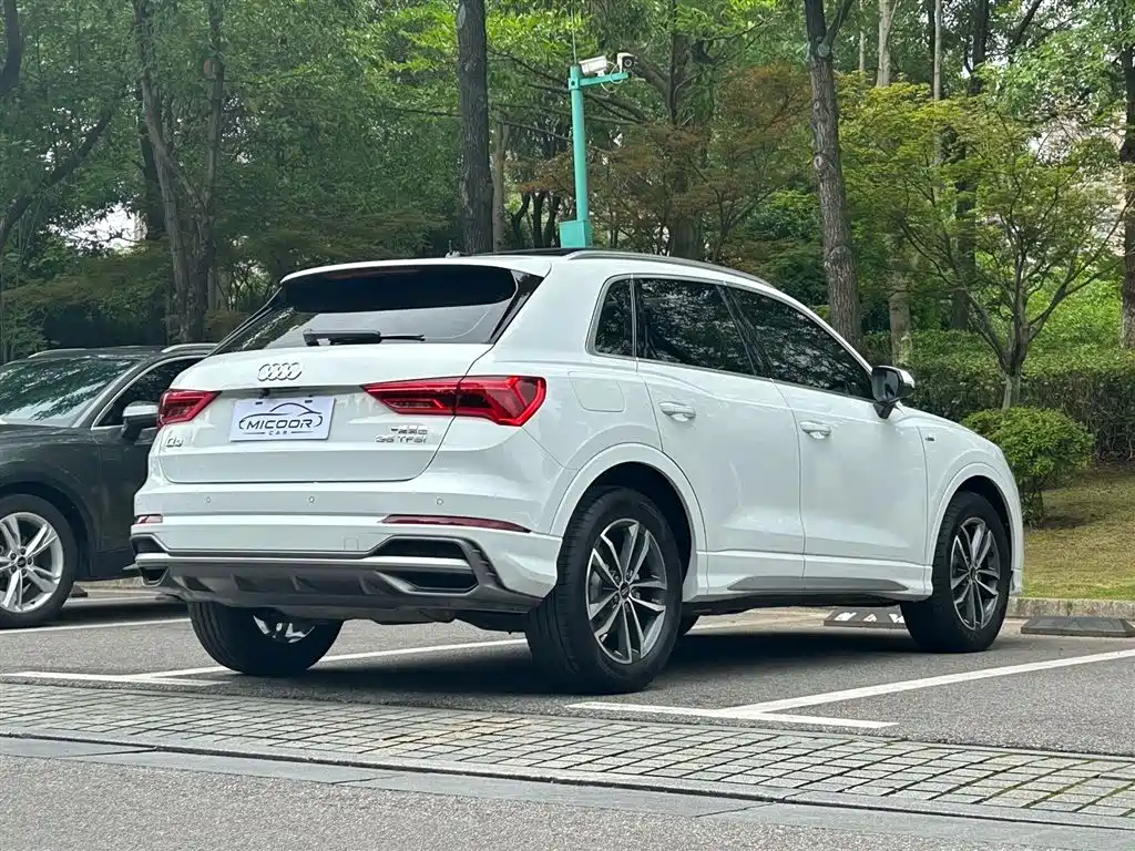 Audi Q3 35 TFSI Fashion Dynamic (1.4 T)