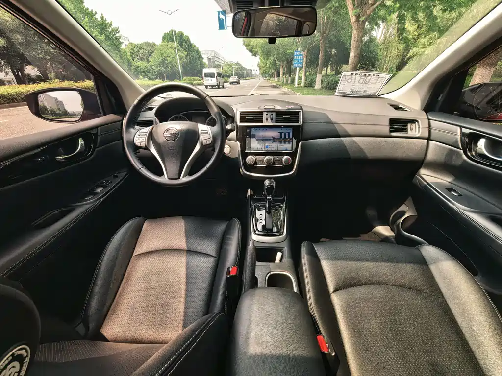 Tiida 1.6 L CVT Smart Travel