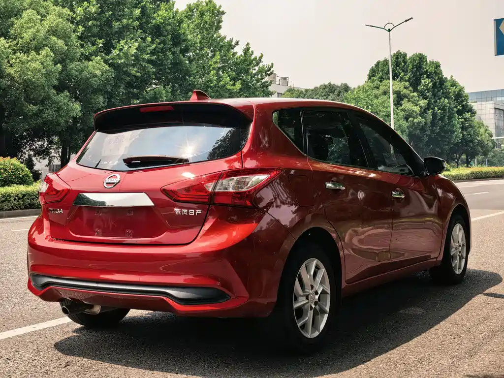 Tiida 1.6 L CVT Smart Travel