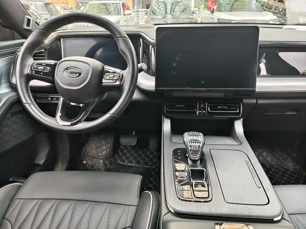 GAC Trumpchi GS8 Navigator Series 2.0 TGDI 2 WD Luxury Connected (7-seat)