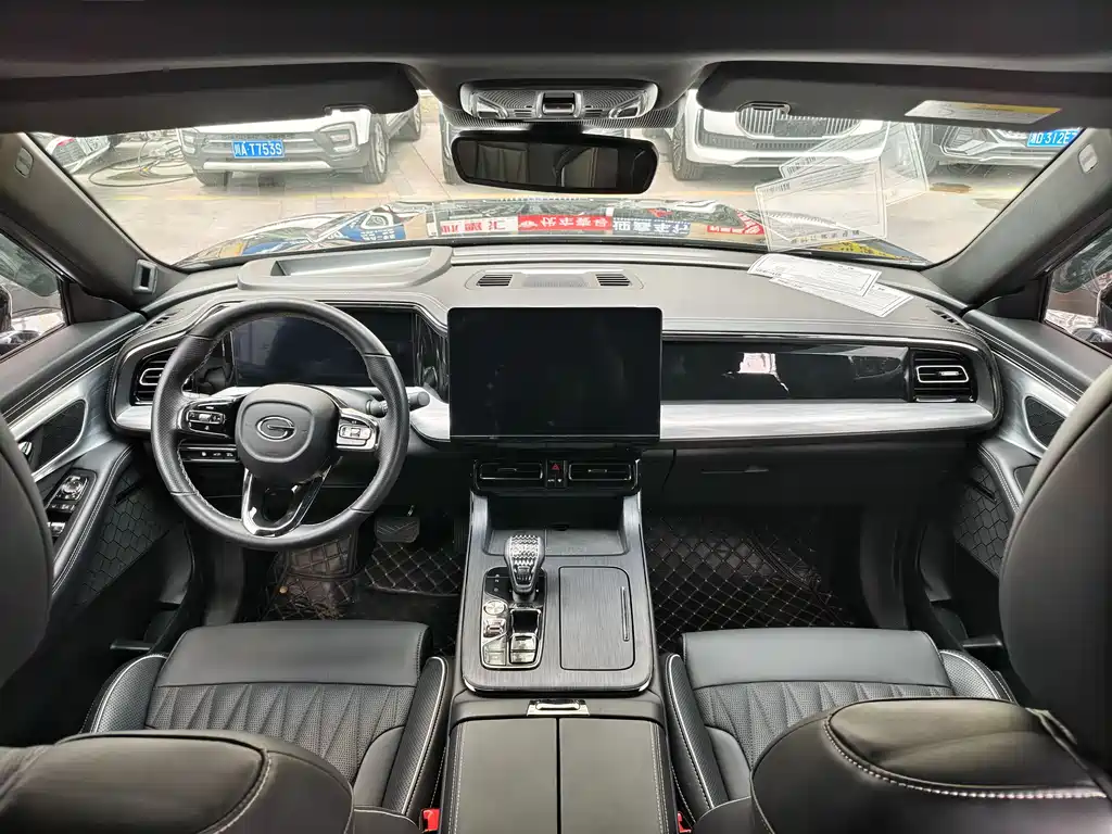 GAC Trumpchi GS8 Navigator Series 2.0 TGDI 2 WD Luxury Connected (7-seat)