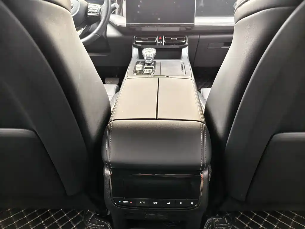 GAC Trumpchi GS8 Navigator Series 2.0 TGDI 2 WD Luxury Connected (7-seat)