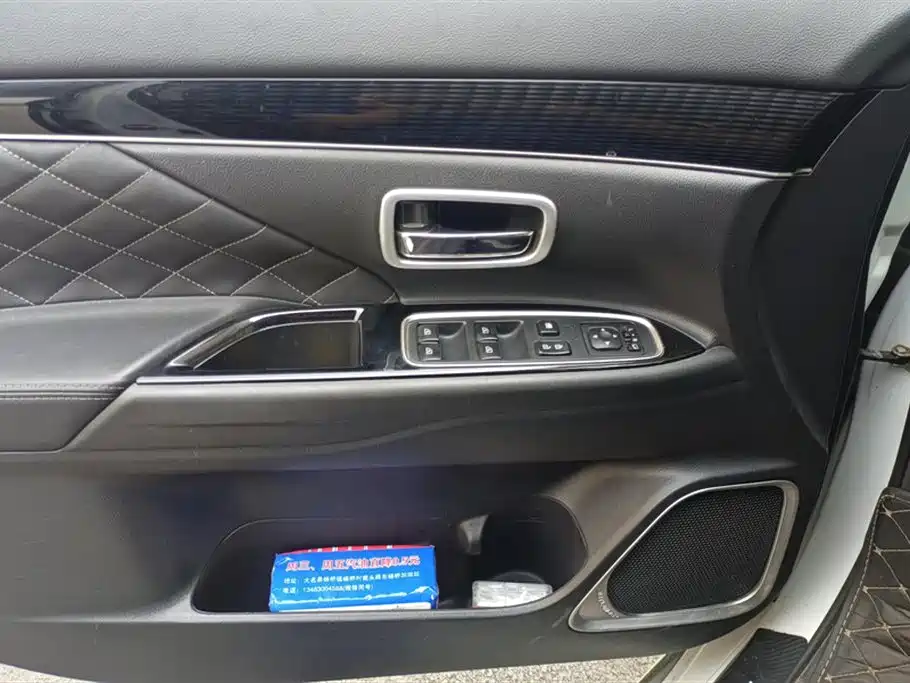 Outlander Facelift 2.0 L 2 WD Smooth Travel 5-seat