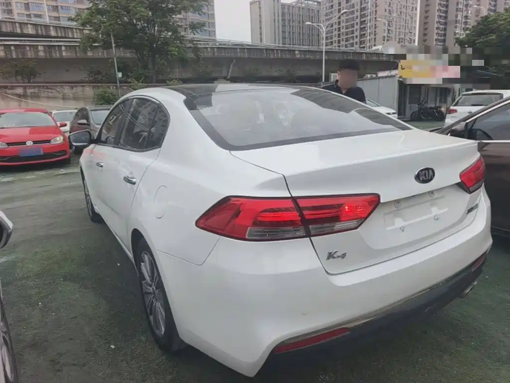 Kia K4 1.8 L Auto DLX