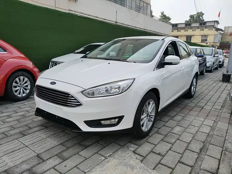 Ford Focus Sedan Classic 1.6 L Auto Style Smart Travel