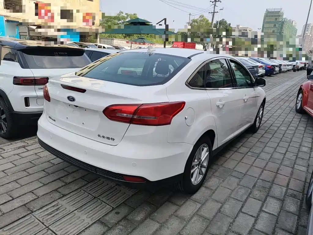 Focus Sedan Classic 1.6 L Auto Style Smart Travel