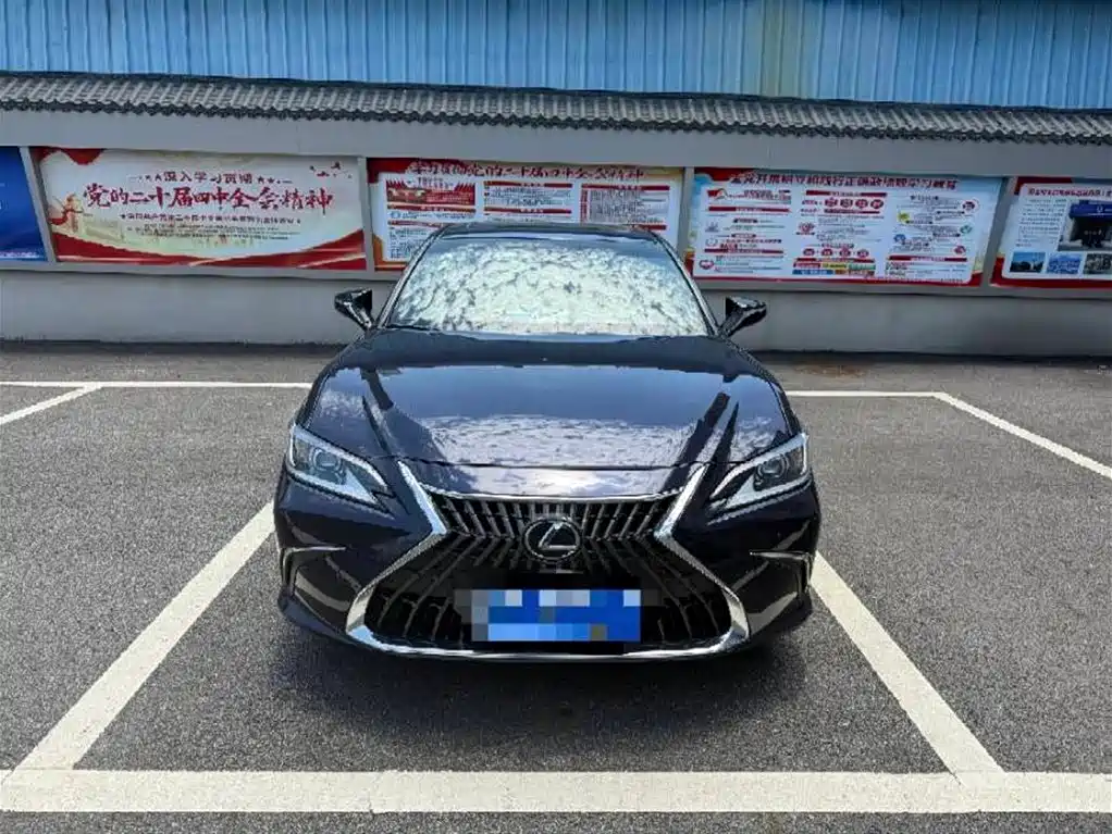 Lexus ES 200 Outstanding
