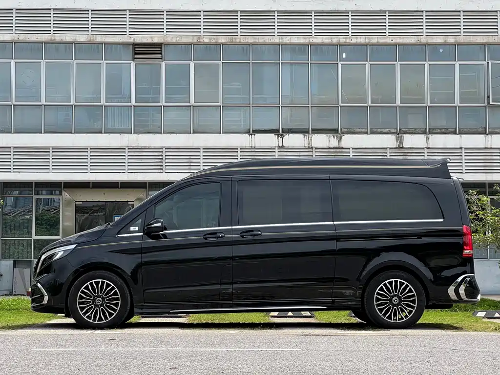 Mercedes-Benz V-Class V 260 L LWB Range Distinguished