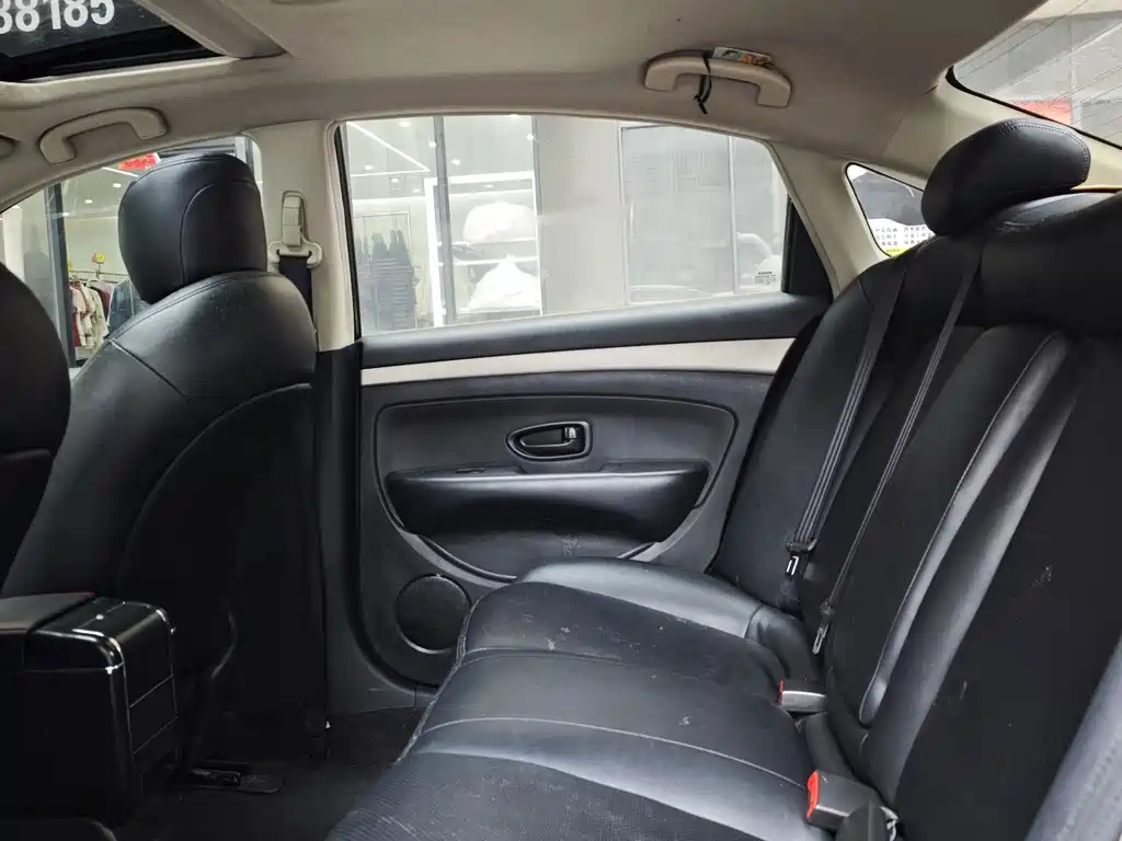 Sylphy Classic 1.6 XE+ CVT Connected Leading