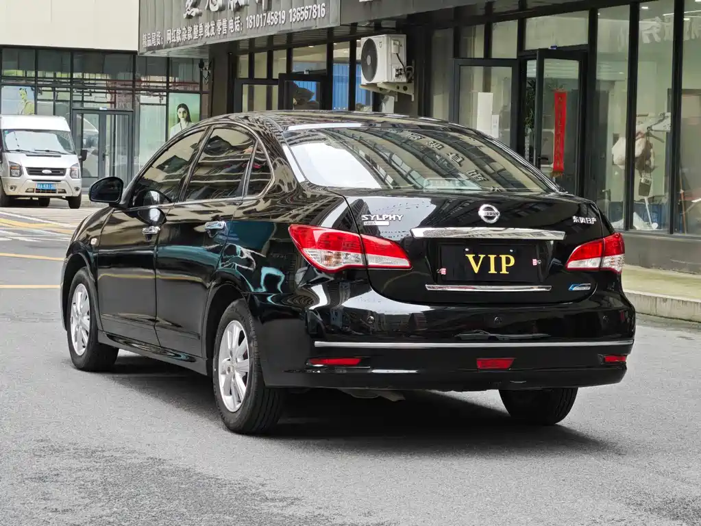 Sylphy Classic 1.6 XE+ CVT Connected Leading