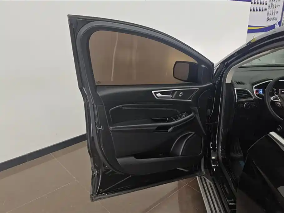 Edge EcoBoost 245 2 WD Grand Sharp 7-seat CN-V