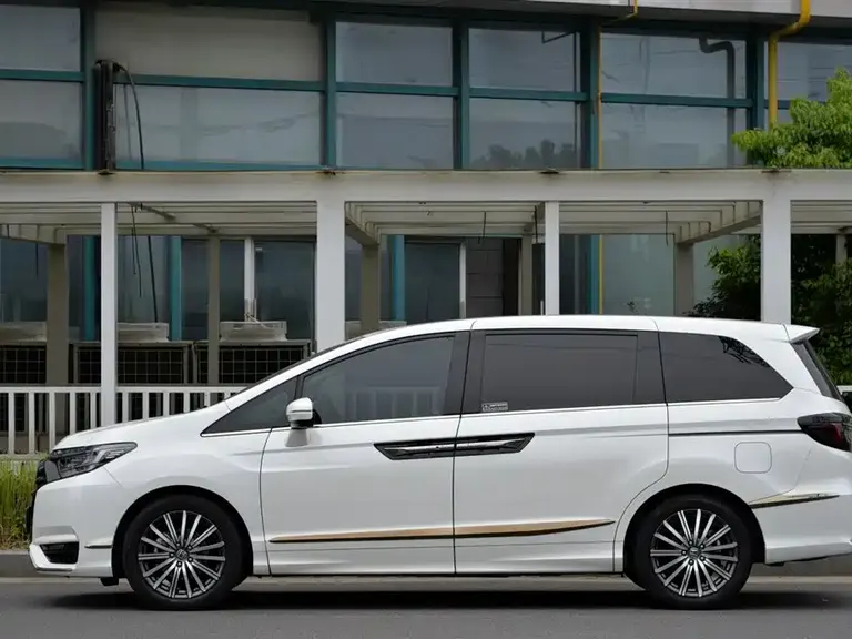 Honda Elysion 2.0 L e:HEV Luxury