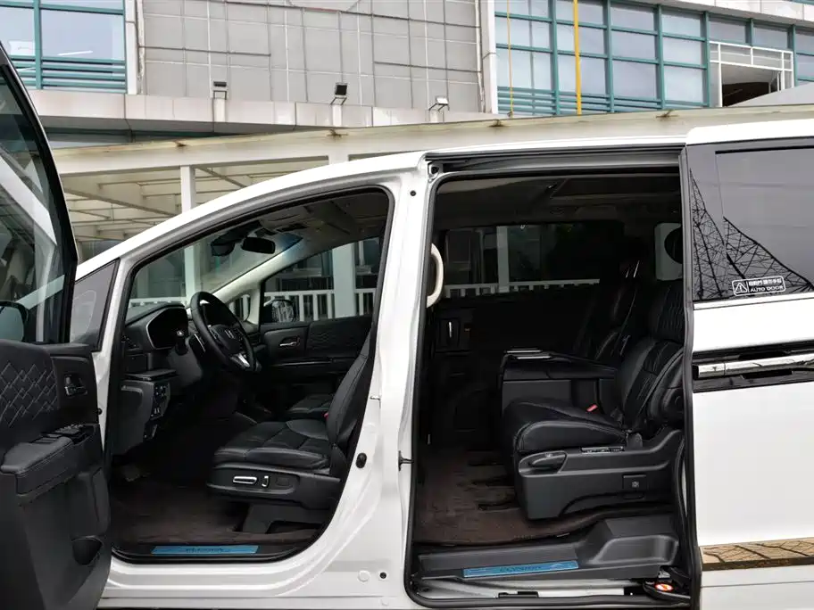Elysion 2.0 L e:HEV Luxury