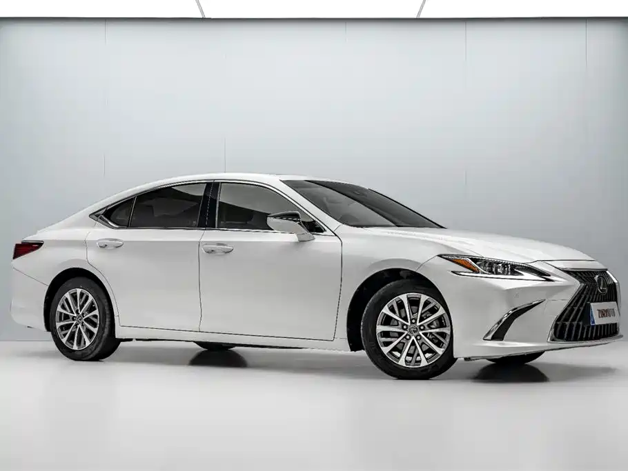 Lexus ES 200 Outstanding