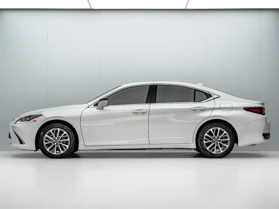 Lexus ES 200 Outstanding