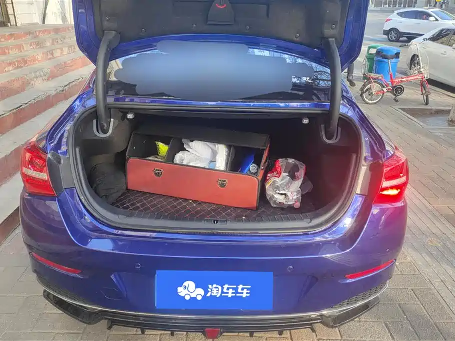 Hongqi H5 1.8 T Auto Connected Flagship Leading