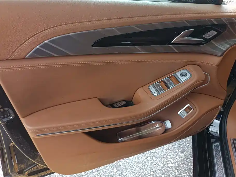 Hongqi H9 2.0 T Connected Flagship Enjoyment