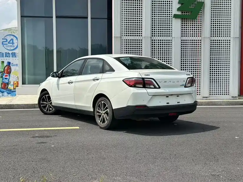Venucia D60 1.6 L XL CVT Connected Elite (ISS)