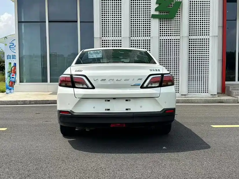 Venucia D60 1.6 L XL CVT Connected Elite (ISS)